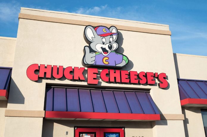 Chuck E Cheese employee blasted online for racist behavior (Image via Getty Images)